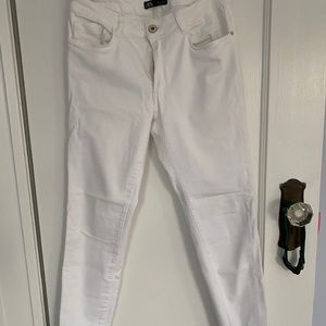 Zara white jeans. Size 10 (euro 42)